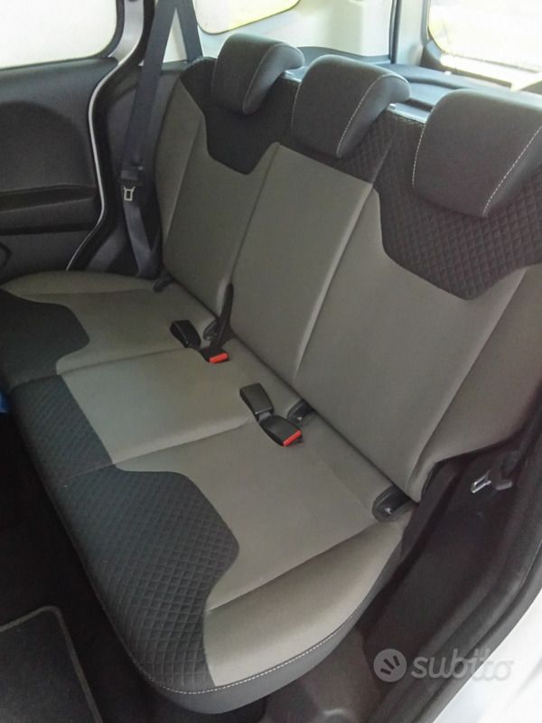 Usata Ford Tourneo Courier 2017 Grigio Monovolume