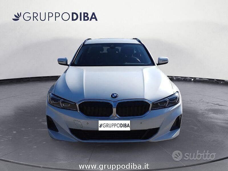 Begagnad BMW 318 Efficient Dynamics 150 HK (110 kW) 2024 Vit Kombi