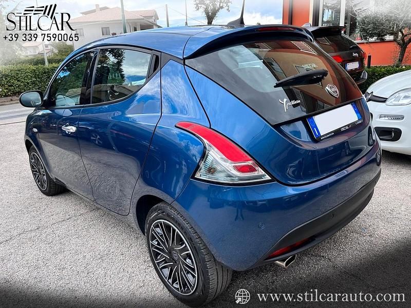 Usata Lancia Ypsilon Gold 70 CV (51 kW) 2022 Blu Utilitaria
