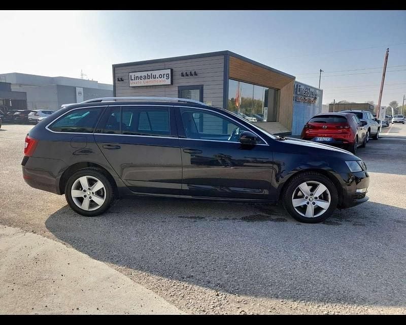 Usata Skoda Octavia G-TEC Executive 110 CV (80 kW) 2018 Nero Station wagon