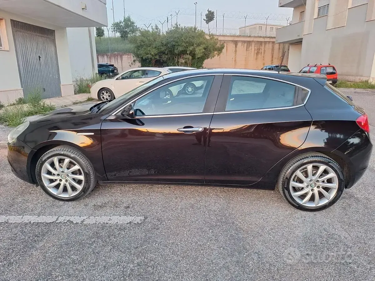 Usata Alfa Romeo Giulietta Distinctive 105 CV (77 kW) 2015 Nero Utilitaria
