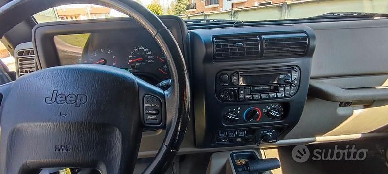 Usata Jeep Wrangler Sahara 177 CV (130 kW) 2003 Nero SUV