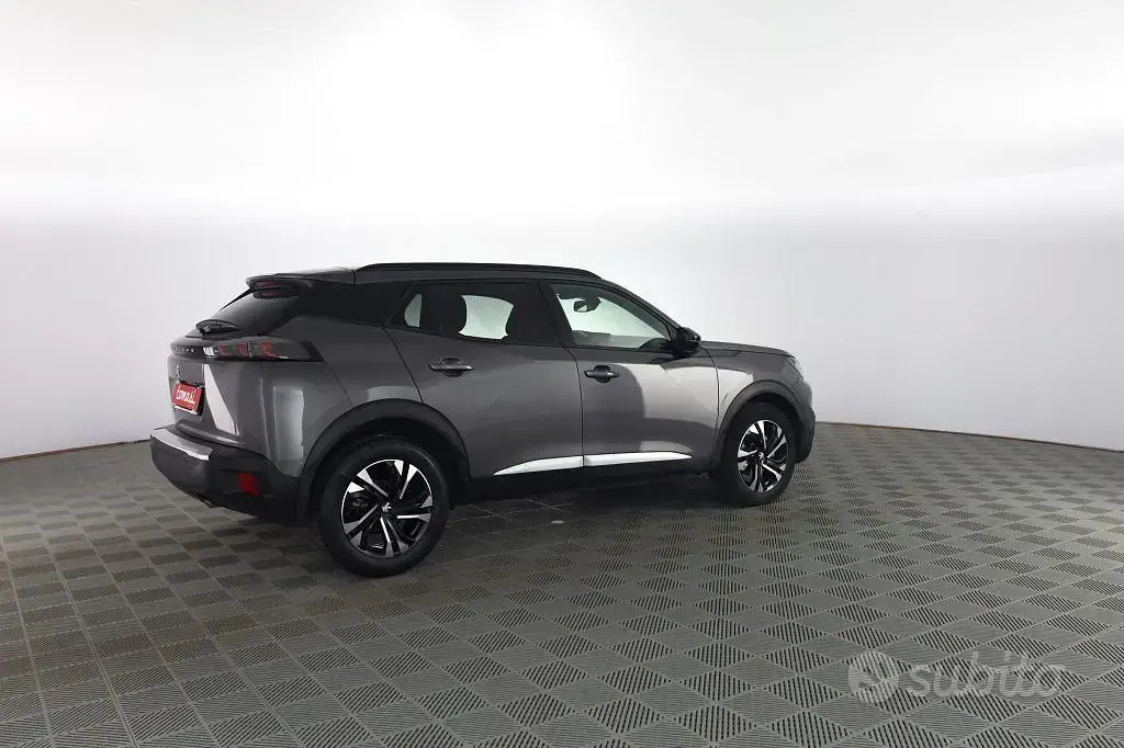 Usata Peugeot 2008 Allure 101 CV (74 kW) 2022 Grigio SUV