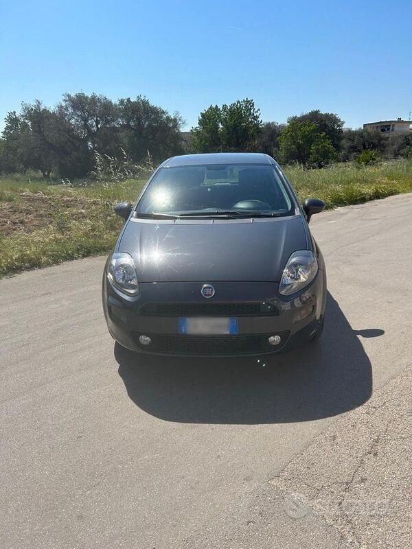 Usata Fiat Grande Punto 90 CV (66 kW) 2013 Grigio Utilitaria