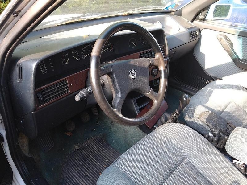 Usata Lancia Dedra 109 CV (80 kW) 1991 Bianco Berlina