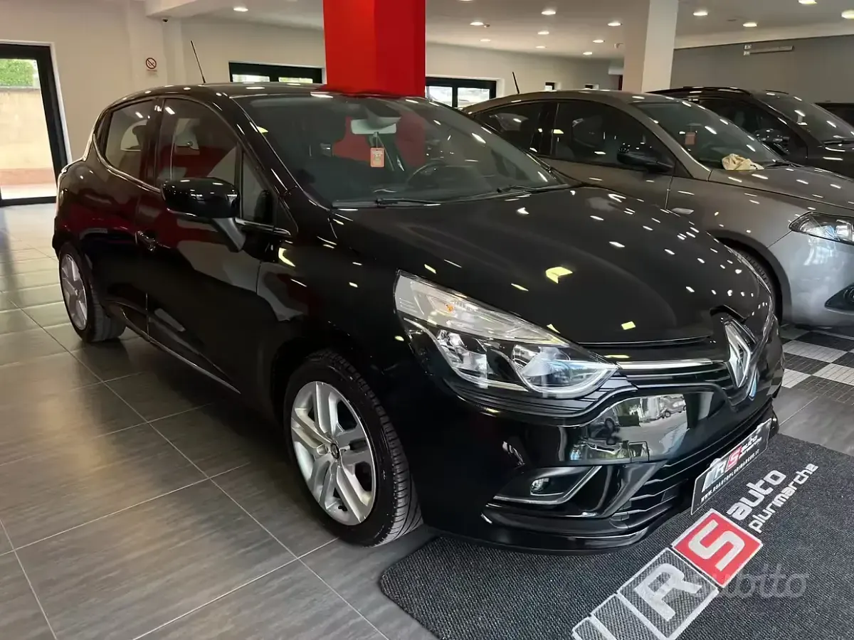 Second-hand Renault Clio IV 75 CP (55 kW) 2019 Negru Berlinǎ