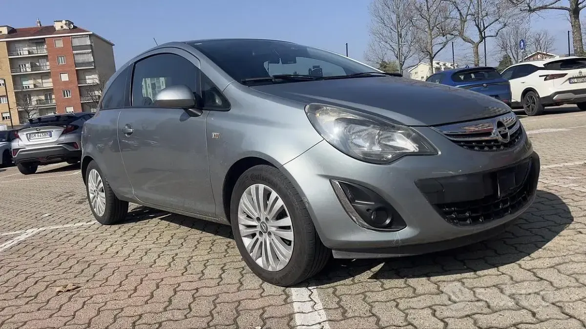 Usata Opel Corsa 75 CV (55 kW) 2014 Grigio Utilitaria