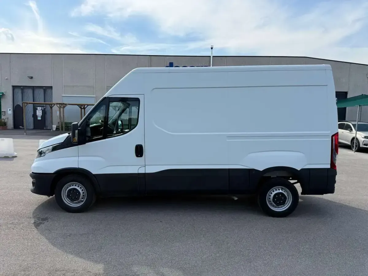 Usata Iveco Daily 116 CV (85 kW) 2020 Bianco Furgone