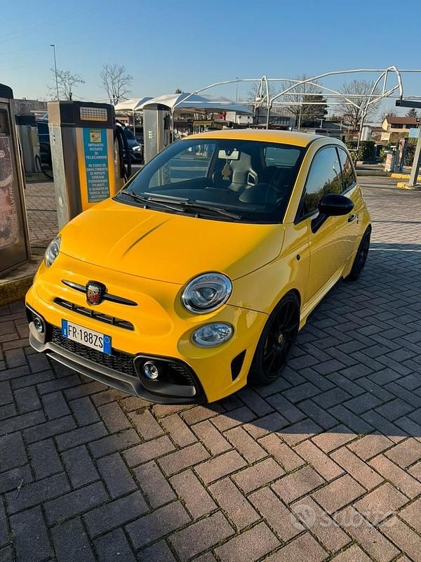 Usata Abarth 595 145 CV (106 kW) 2018 Giallo Utilitaria