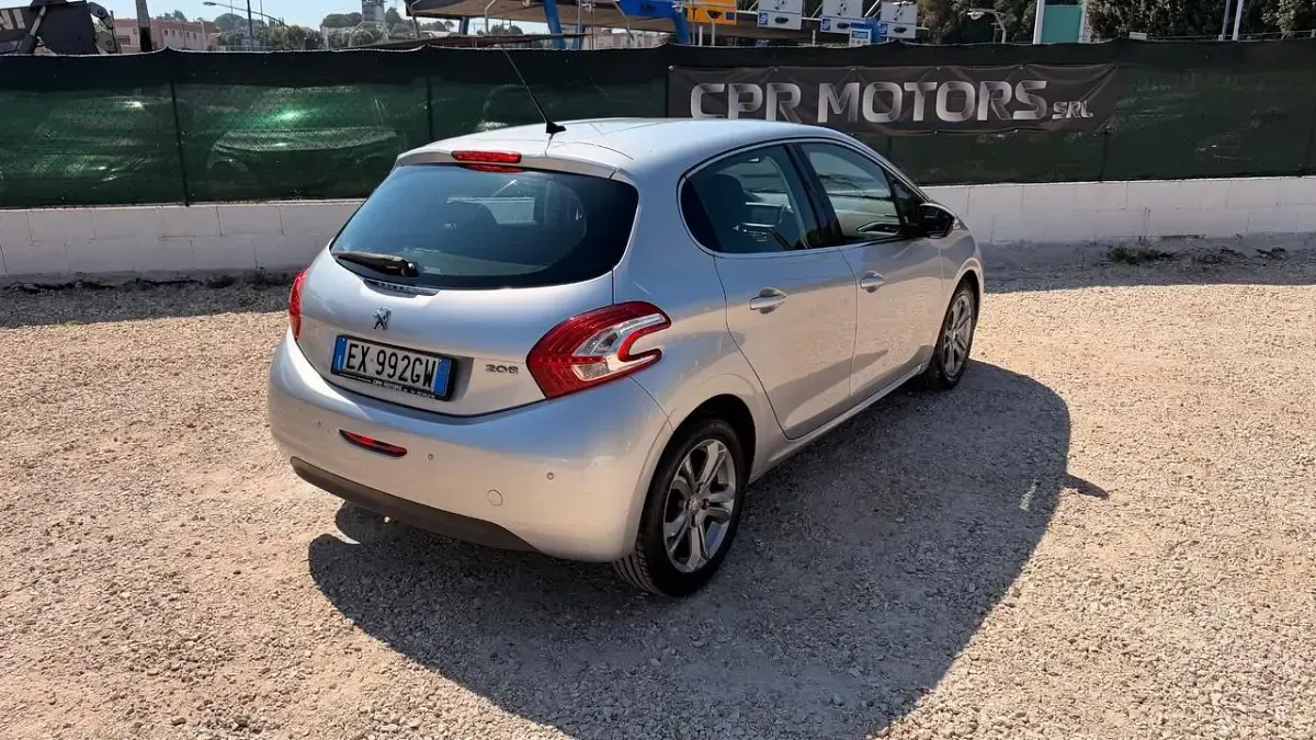Usata Peugeot 208 Active 82 CV (60 kW) 2015 Argento Utilitaria