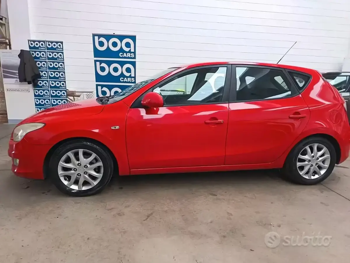 Usata Hyundai i30 Dynamiq 115 CV (84 kW) 2010 Rosso Berlina