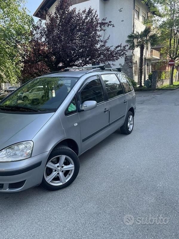 Usata Ford Galaxy 116 CV (85 kW) 2005 Grigio Monovolume