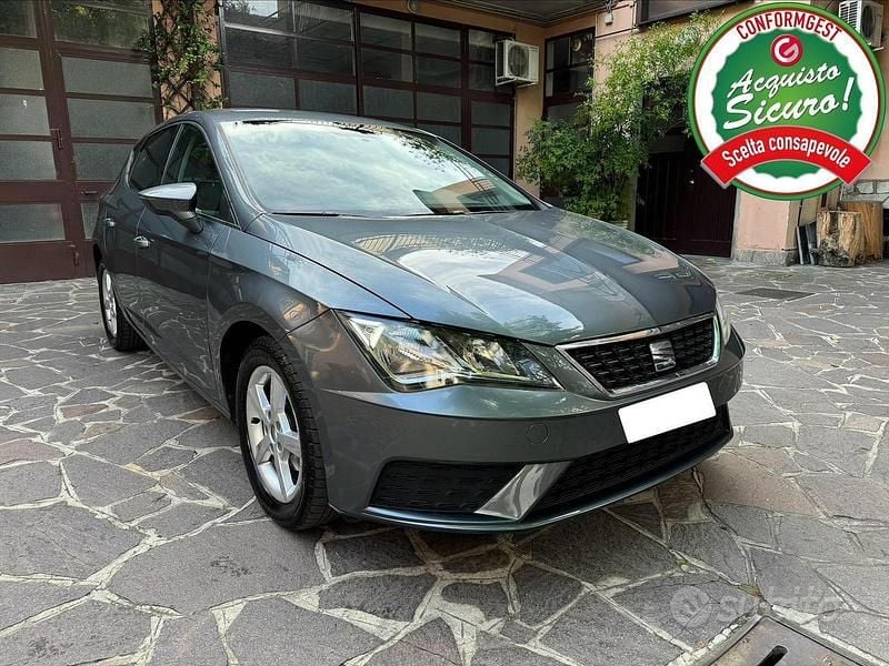 Grigio Usata 2018 Seat Leon Tre volumi | 11.990 € (Buon prezzo) - Immagine 1/4
