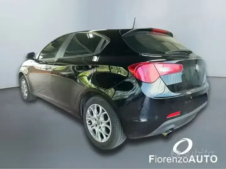 Usata Alfa Romeo Giulietta Distinctive 120 CV (88 kW) 2019 Nero Utilitaria