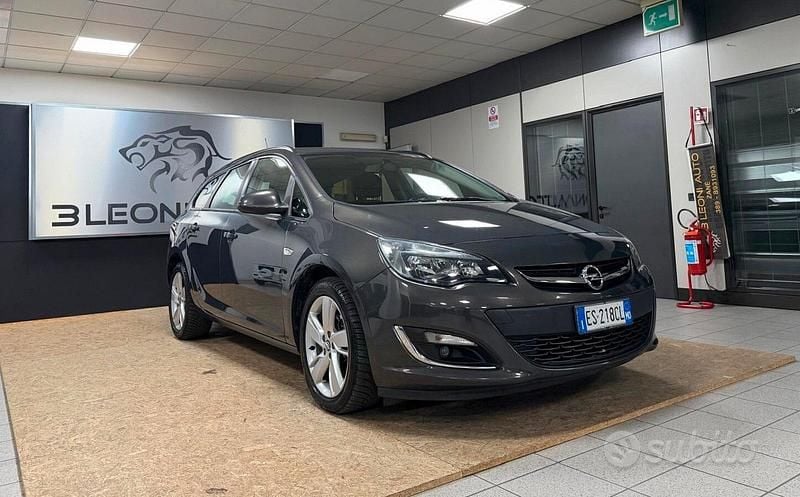 Usata Opel Astra 140 CV (102 kW) 2013 Grigio Station wagon