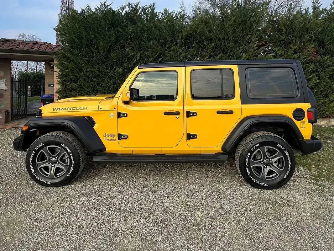 Usata Jeep Wrangler Sport 200 CV (147 kW) 2021 Giallo SUV