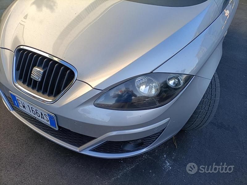Grigio Usata 2014 Seat Altea XL Monovolume | 5500 € (Cara) - Immagine 1/4