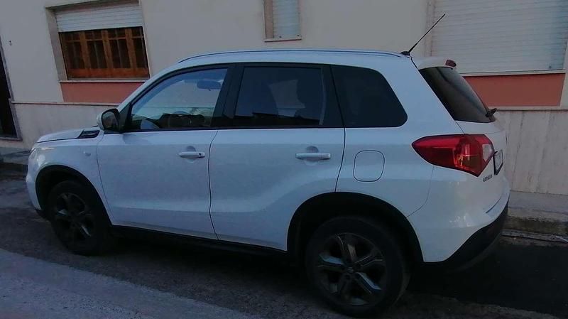 Usata Suzuki Vitara Cool 120 CV (88 kW) 2017 Bianco SUV