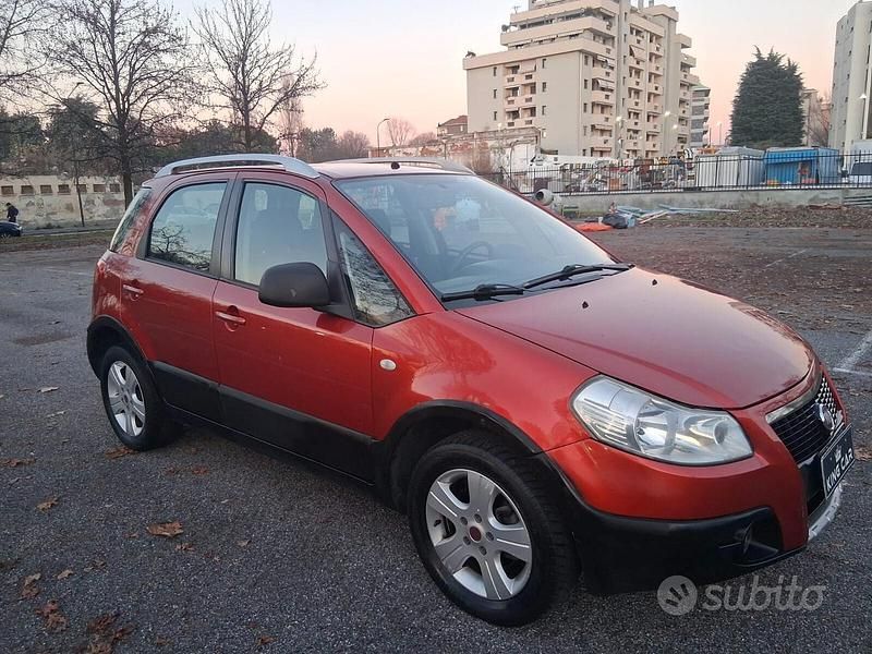 Usata Fiat Sedici 107 CV (78 kW) 2009 Rosso SUV