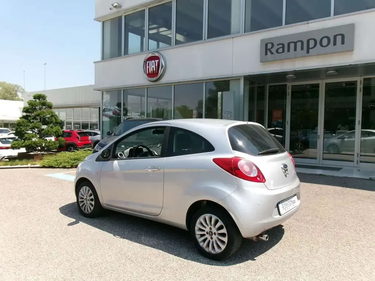Usata Ford Ka Titanium 69 CV (50 kW) 2016 Grigio Berlina