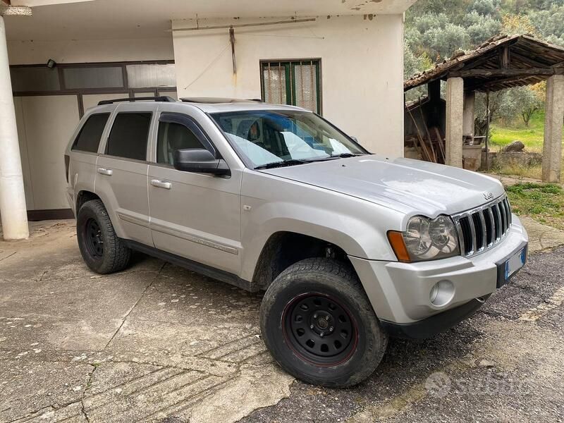 Usata Jeep Grand Cherokee 217 CV (159 kW) 2006 Grigio SUV