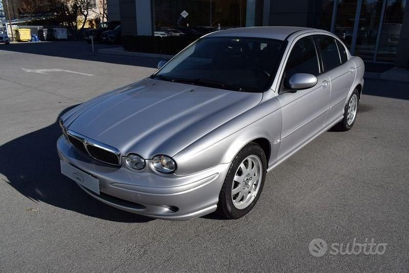 Argento Usata 2006 Jaguar X-type Classic Tre volumi | 4900 € (Buon prezzo) - Immagine 1/4