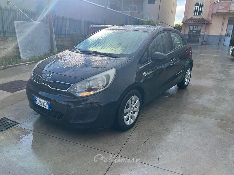 Usata Kia Rio 84 CV (61 kW) 2012 Nero Berlina