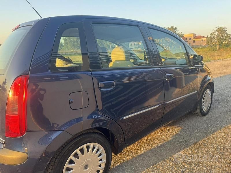 Usata Lancia Musa 69 CV (50 kW) 2006 Blu Monovolume