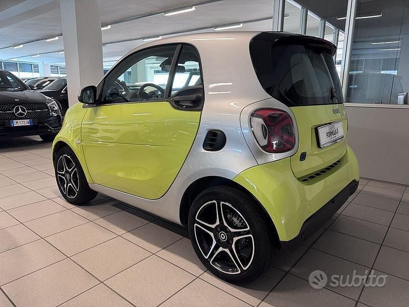 Usata Smart ForTwo Coupé Pulse 60 kW (82 CV) 2021 Verde Utilitaria