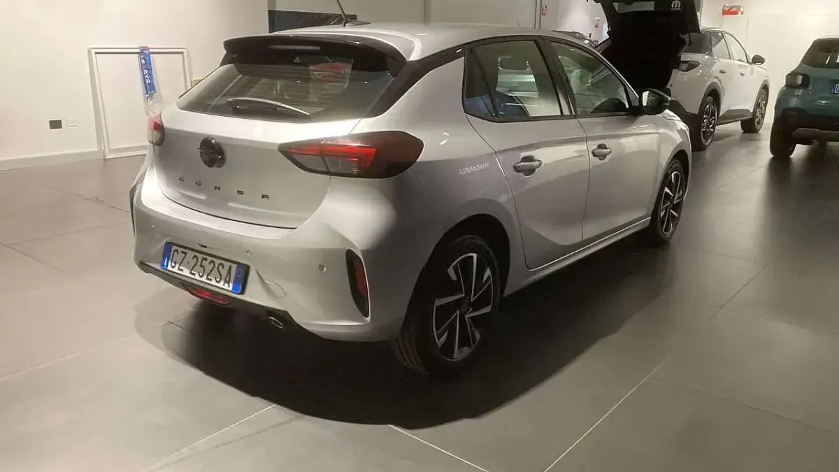 Usata Opel Corsa S 101 CV (74 kW) 2025 Argento Utilitaria