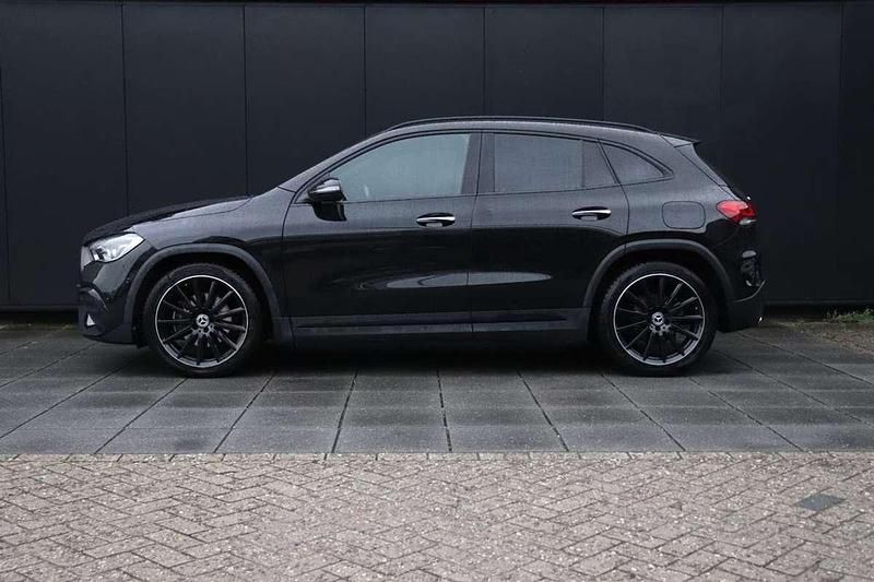 Usata Mercedes GLA180 136 CV (100 kW) 2022 Nero SUV