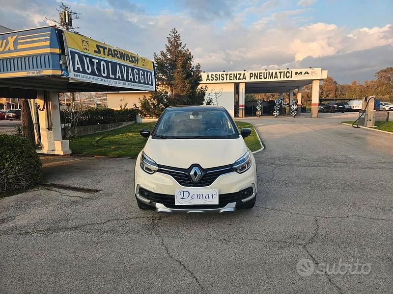 Usata Renault Captur Intens 90 CV (66 kW) 2018 Beige SUV