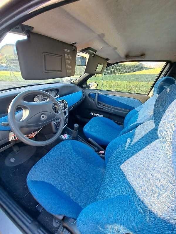 Usata Lancia Ypsilon 54 CV (39 kW) 1999 Argento Utilitaria