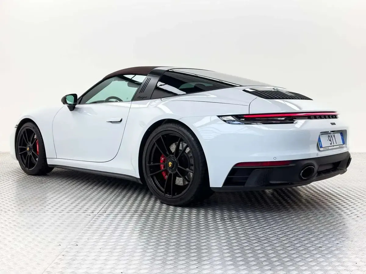 Usata Porsche 911 Carrera 4 GTS Targa 480 CV (353 kW) 2024 Bianco Cabrio