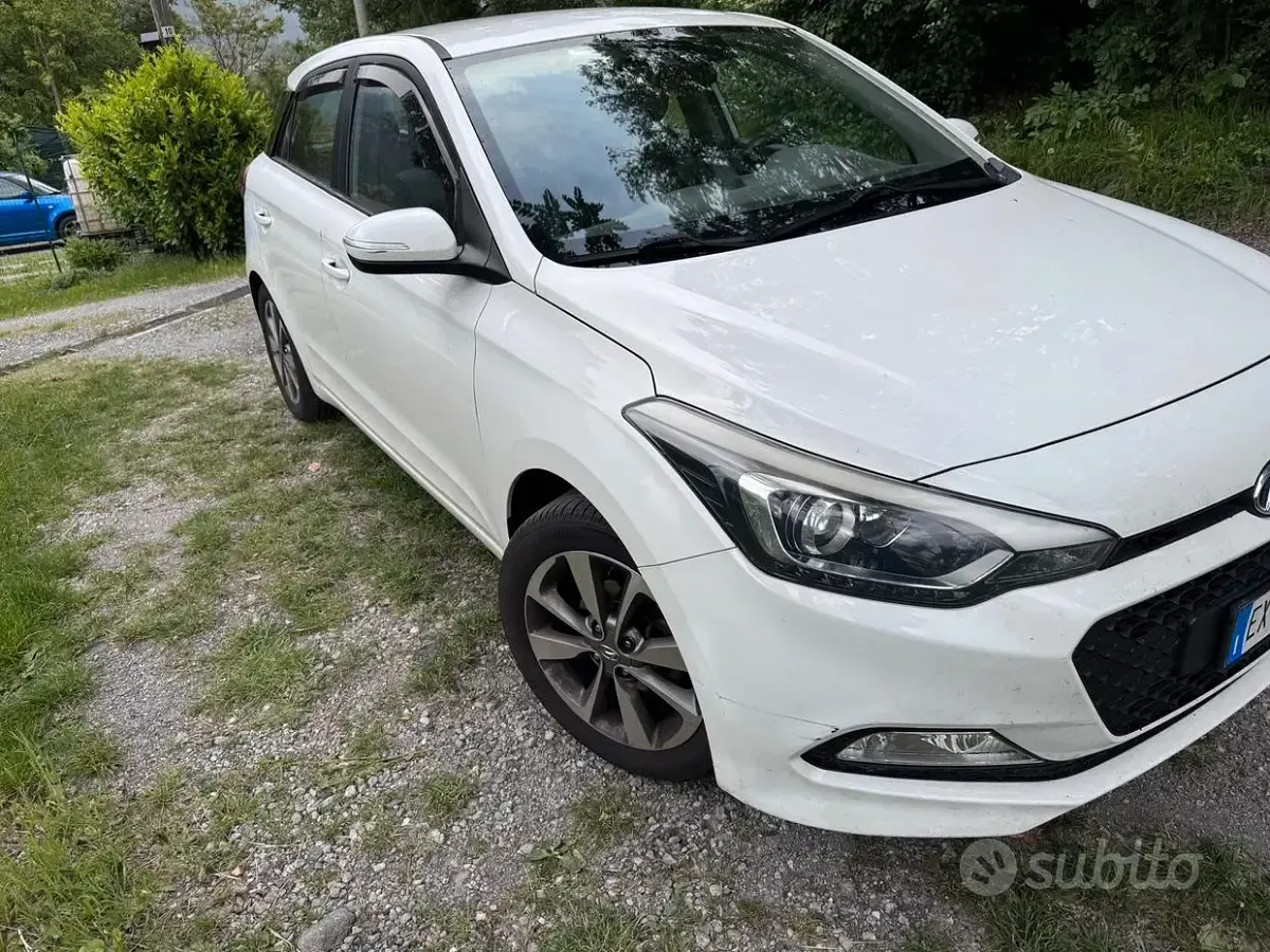Usata Hyundai i20 84 CV (61 kW) 2014 Bianco Utilitaria