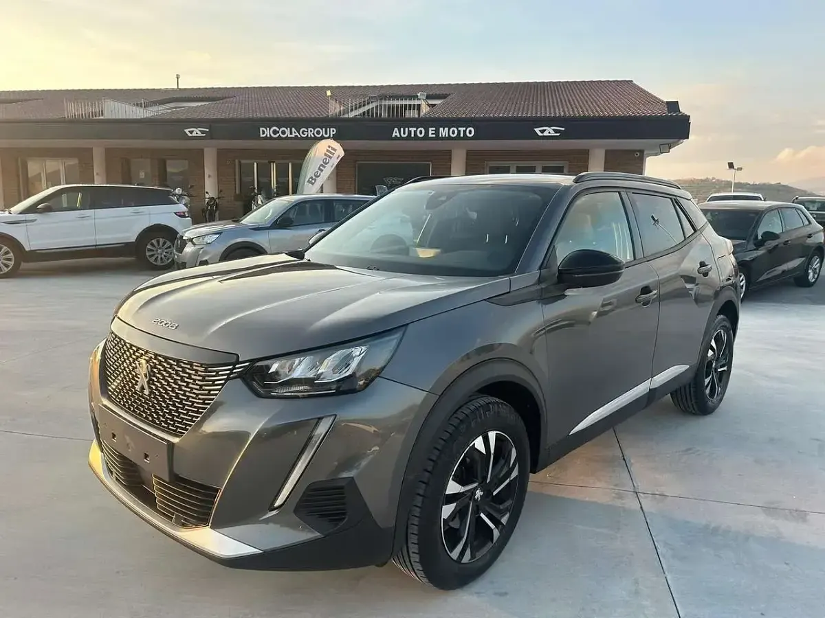 Usata Peugeot 2008 Allure 102 CV (75 kW) 2022 Grigio SUV