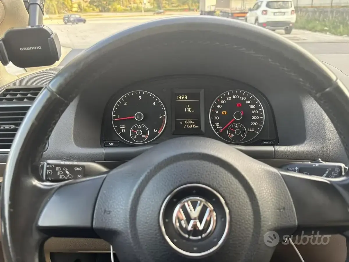 Usata VW Touran 105 CV (77 kW) 2011 Grigio Monovolume