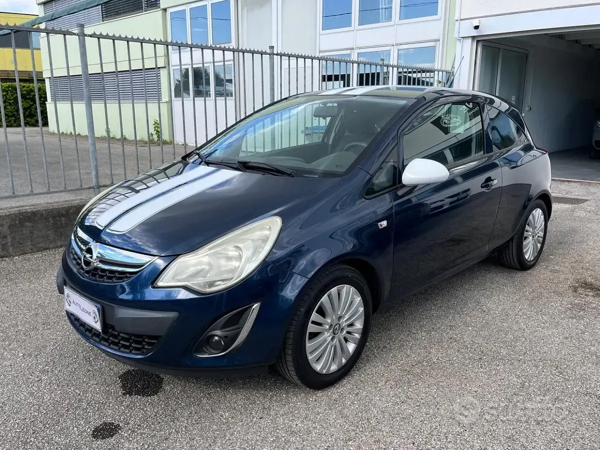 Usata Opel Corsa 86 CV (63 kW) 2012 Blu Utilitaria