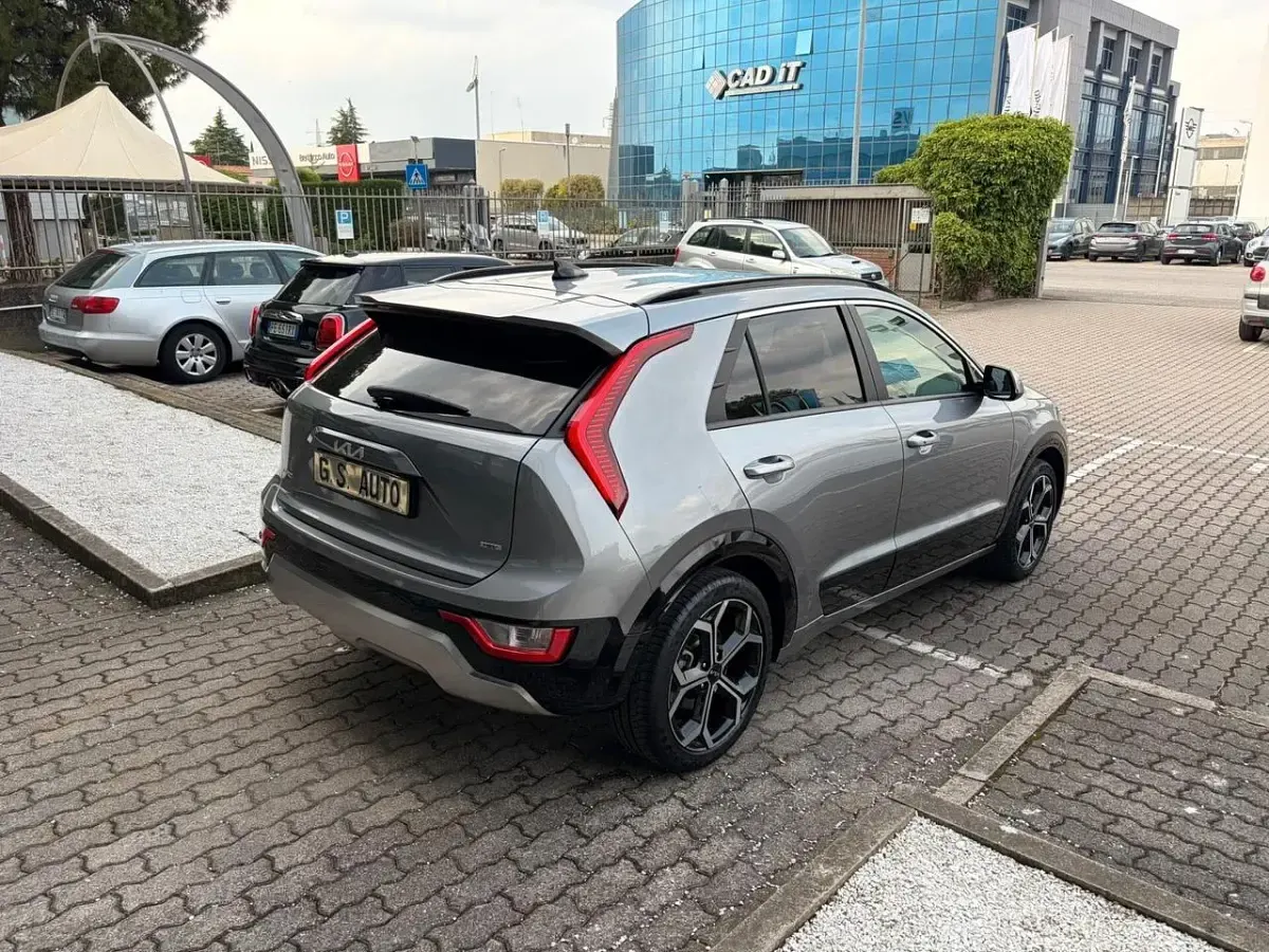 Usata Kia Niro Style 105 CV (77 kW) 2023 Argento SUV