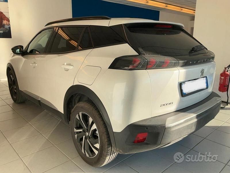 Usata Peugeot 2008 Allure 101 CV (74 kW) 2022 Bianco SUV