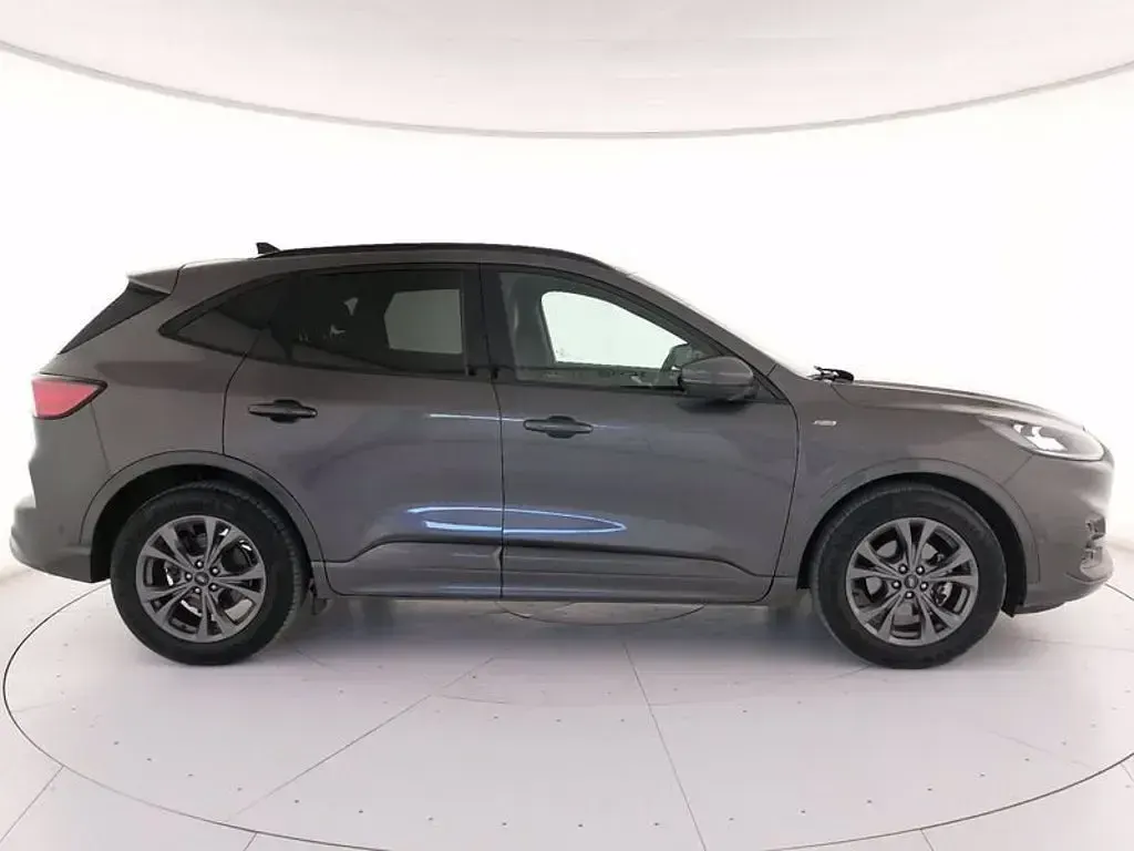 Usata Ford Kuga ST-Line X 190 CV (139 kW) 2022 Grigio SUV