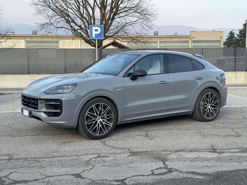 Usata Porsche Cayenne 460 CV (338 kW) 2024 Grigio SUV