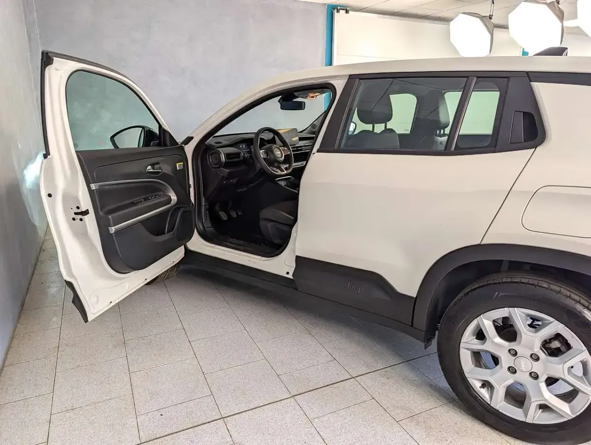 Usata Jeep Avenger Altitude 101 CV (74 kW) 2024 Bianco SUV
