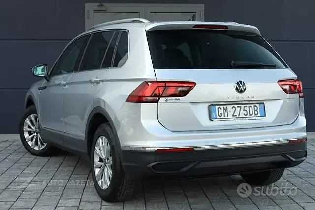 Usata VW Tiguan Life 122 CV (89 kW) 2023 Grigio SUV