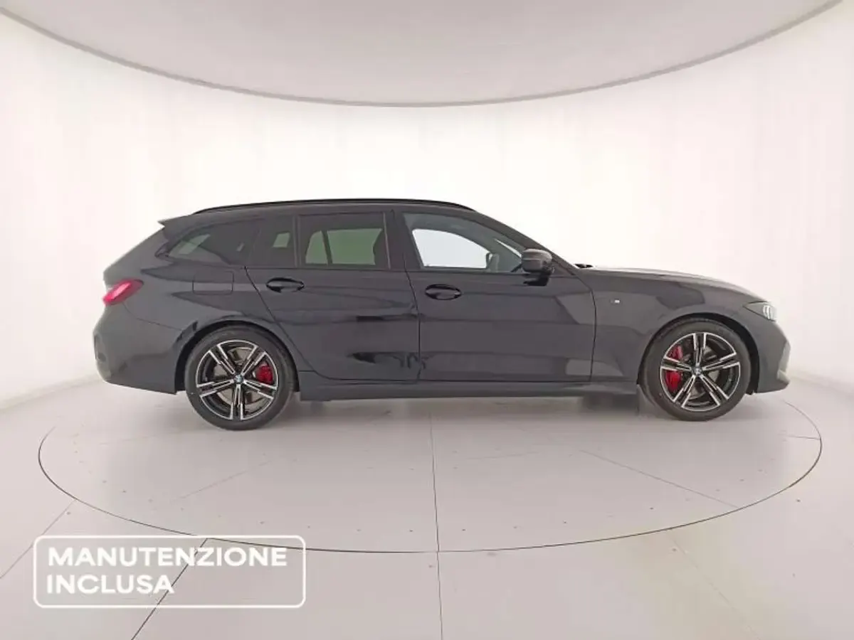 Usata BMW 318 M Sport 150 CV (110 kW) 2025 Black sapphire metallizzato Station wagon
