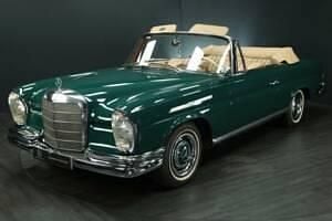 Usata Mercedes 250 SE 150 CV (110 kW) 1966 Verde Cabrio