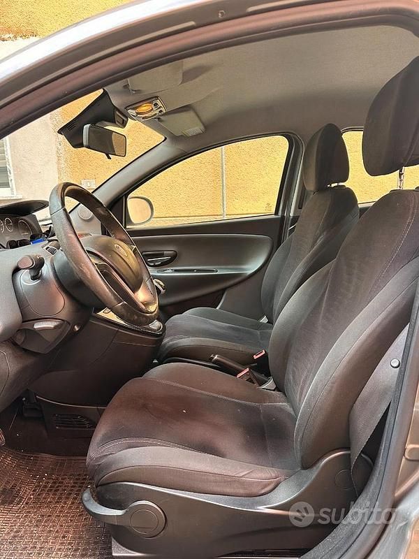 Usata Lancia Ypsilon 2012 Grigio Utilitaria
