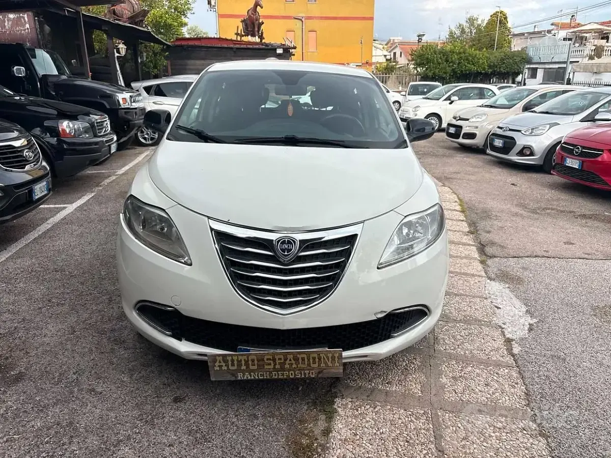 Usata Lancia Ypsilon S 95 CV (69 kW) 2013 Bianco Utilitaria