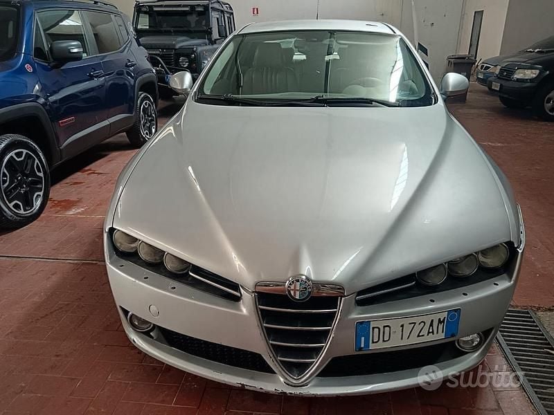 Grigio Usata 2006 Alfa Romeo 159 Exclusive Tre volumi | 1999 € (Buon prezzo) - Immagine 1/4
