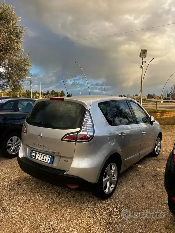 Usata Renault Scénic 110 CV (80 kW) 2015 Grigio Monovolume